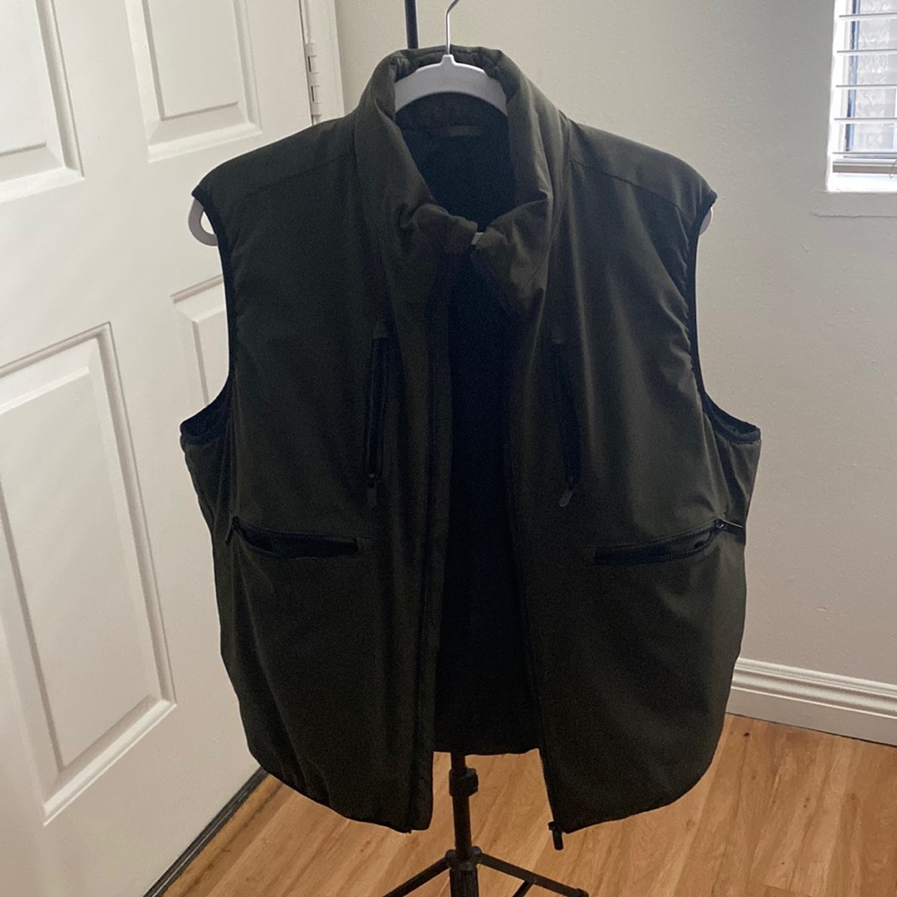 Men’s Zara olive puffer vest
